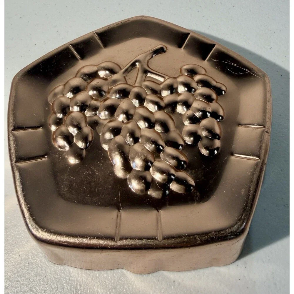 Vintage West Bend Copper Tone Jello Mold Hanging Grapes Bunches Jello Salad Cake